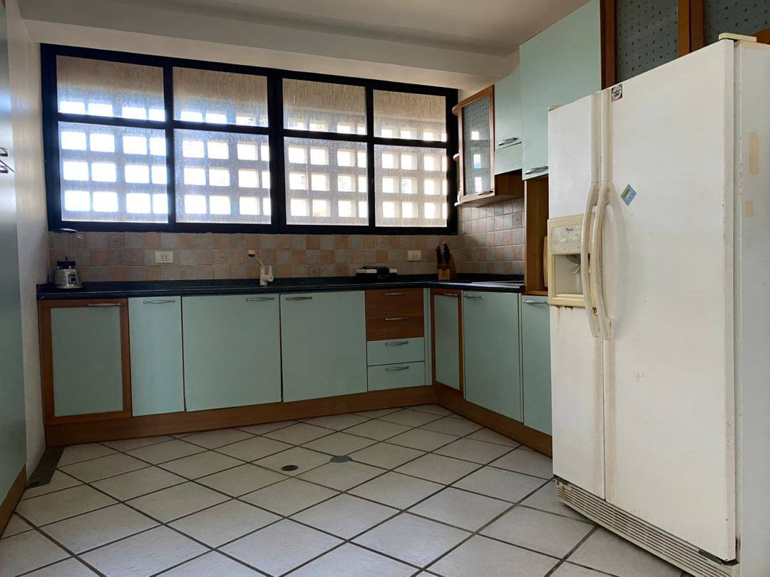 Квартира, 1345 м², 60 000$ — FAKTOR